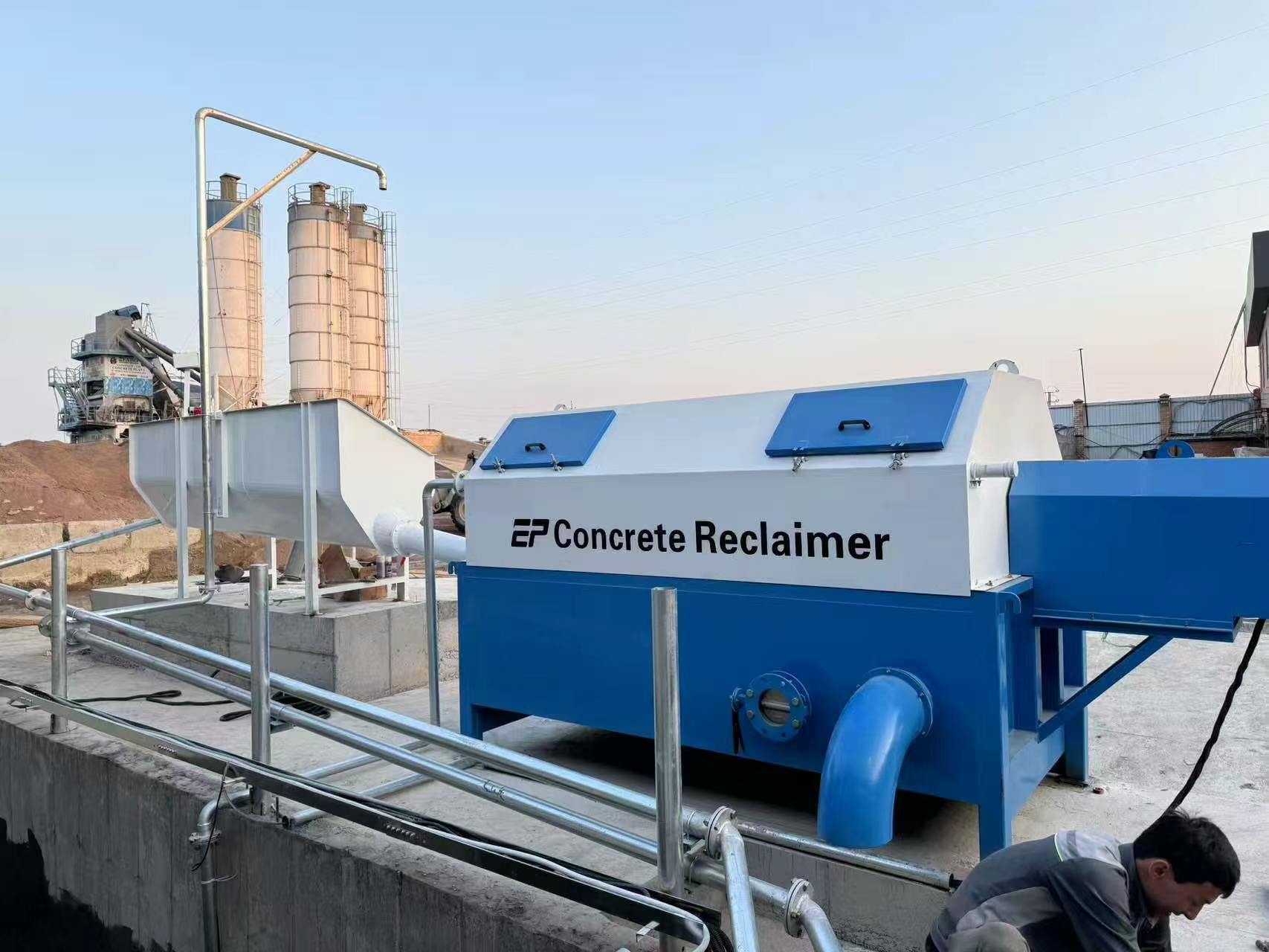 Enpu EP concrete reclaimer installed with recycling pipes at a batching plant