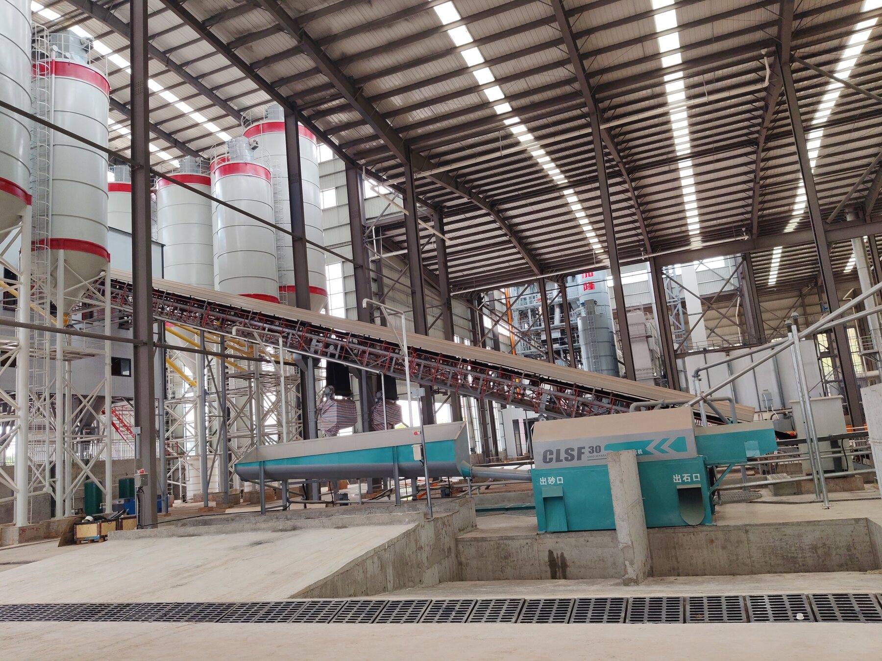Enpu concrete reclaimer and slurry water recycling system inside a batching plant