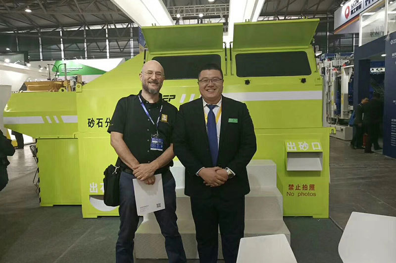 Enpu representative with overseas buyer